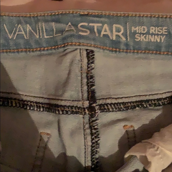 Light wash ripped jeans - Picture 2 of 3